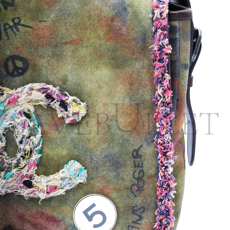 Ch*el graffiti on the pavements shoulder bag 365009 (30*30*18cm)